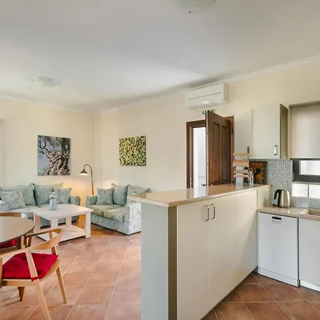 Saluto By Vintage Travel ספרטיה